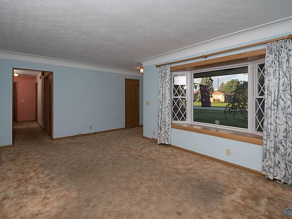 2nd image of 205 Park Ln