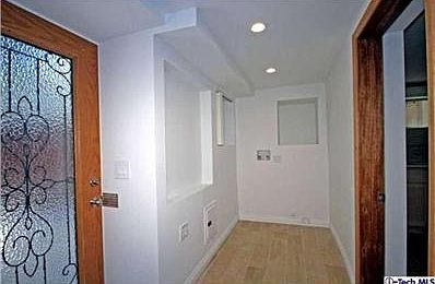 entryway to 1 bedroom 1 bath unit looking towards inside lau