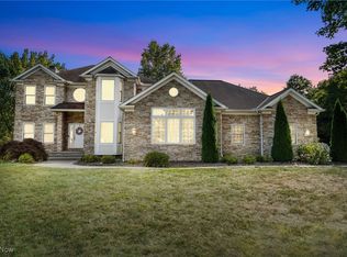 930 Chinaberry Cir S, Macedonia, OH 44056