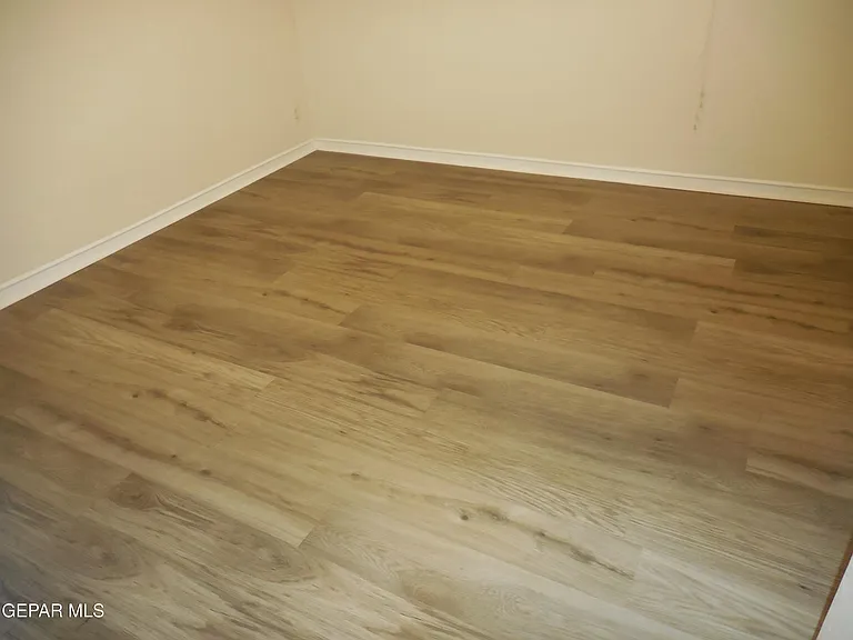 701 W Yandell Dr #8 — Photo 11