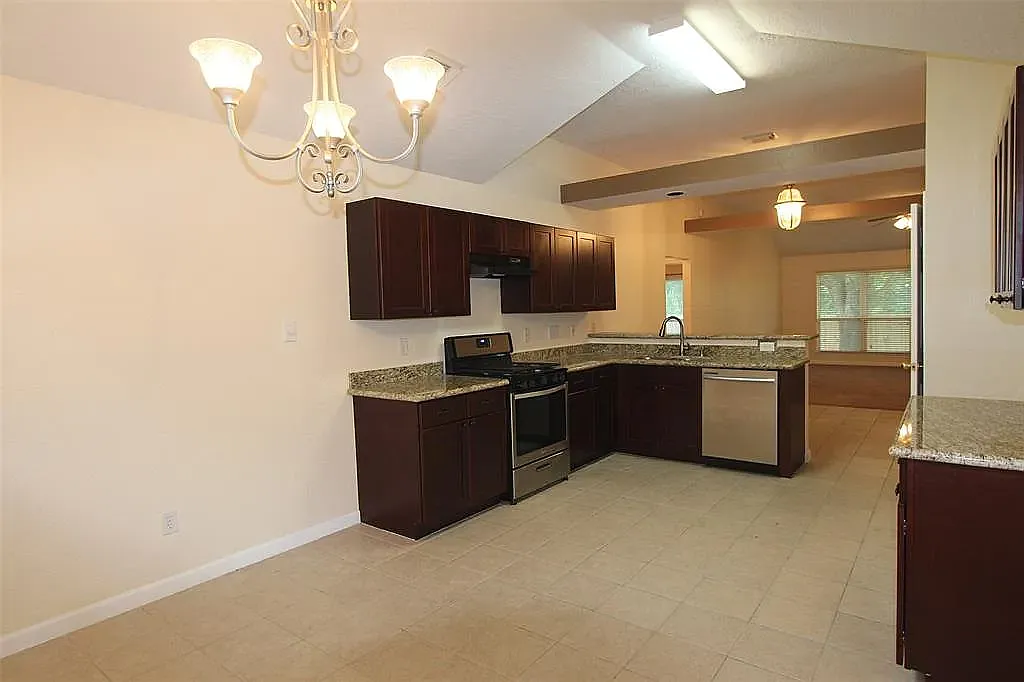 3 bed, 1800 sqft, $1,887 — Photo 4