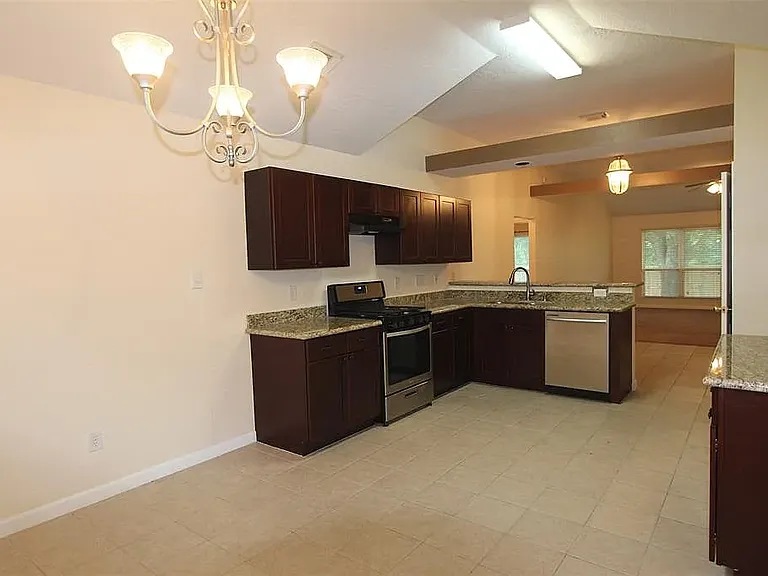 22715 Bridgewater Dr — Photo 4