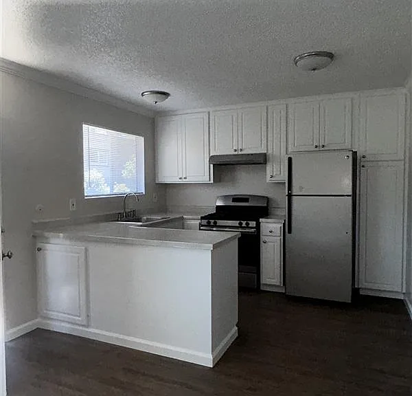 1710 Lincoln Ave #8 — Photo 3