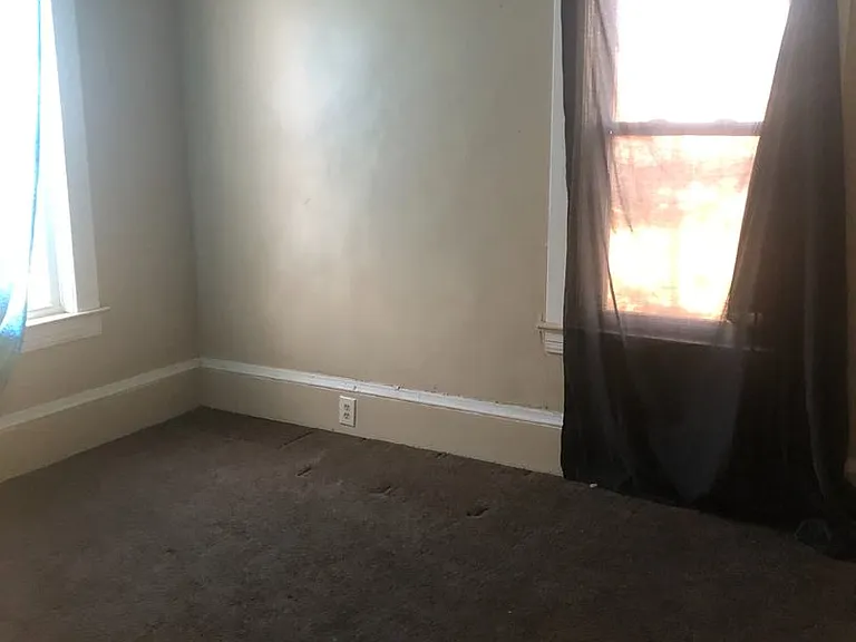 5627 Jefferson Ave — Photo 4
