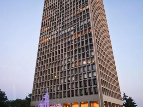 220 Locust St #12FS, Philadelphia, PA 19106