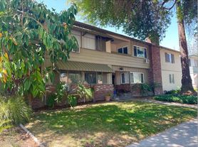 4239 Tujunga Avenue, Studio City CA 91604, 1 beds  1.0 baths