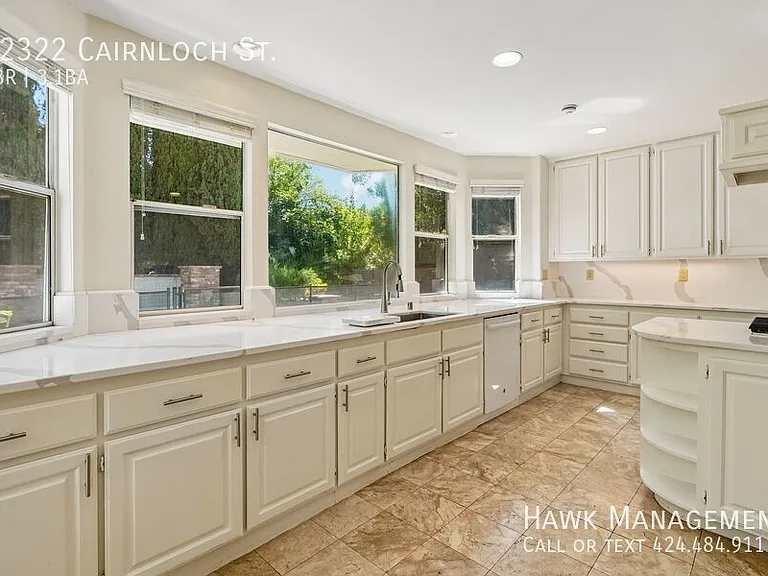 22322 Cairnloch St — Photo 25