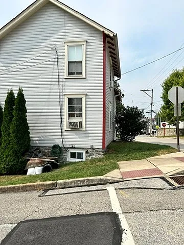 Building Photo - 400 Ford St