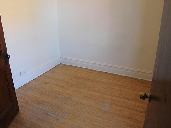 2nd image of 1009 W Newport Ave #3