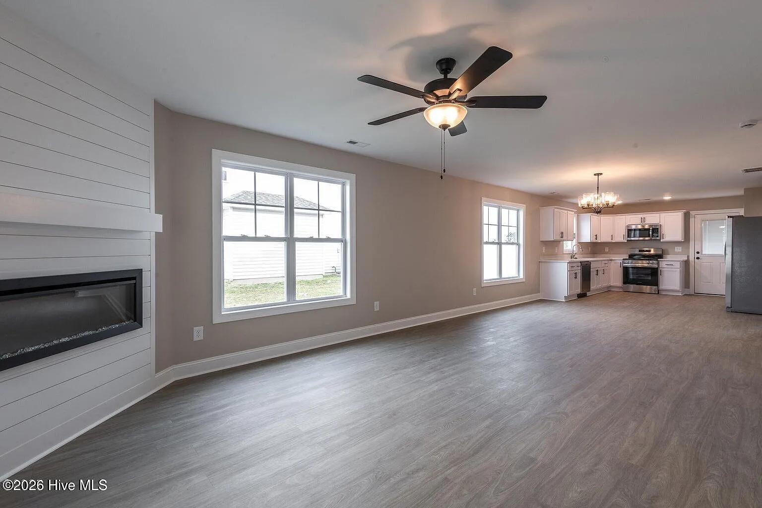3 bed, 2.0 bath, 1691 sqft, $1,900 — Photo 4