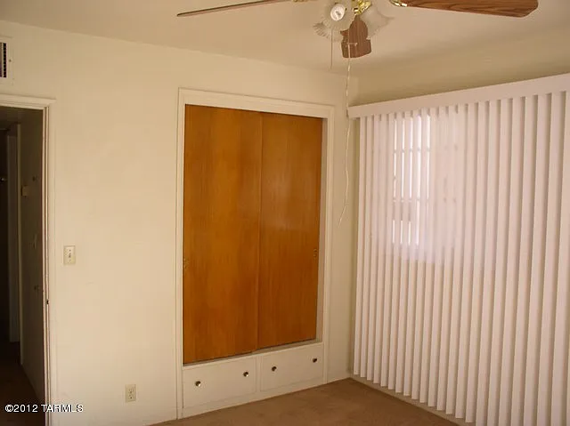 2 bed, 1.0 bath, 863 sqft, $925 — Photo 2
