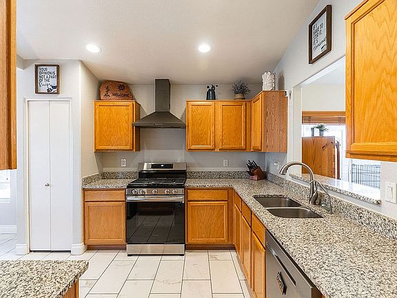 5th image of 1461 S Saint Paul