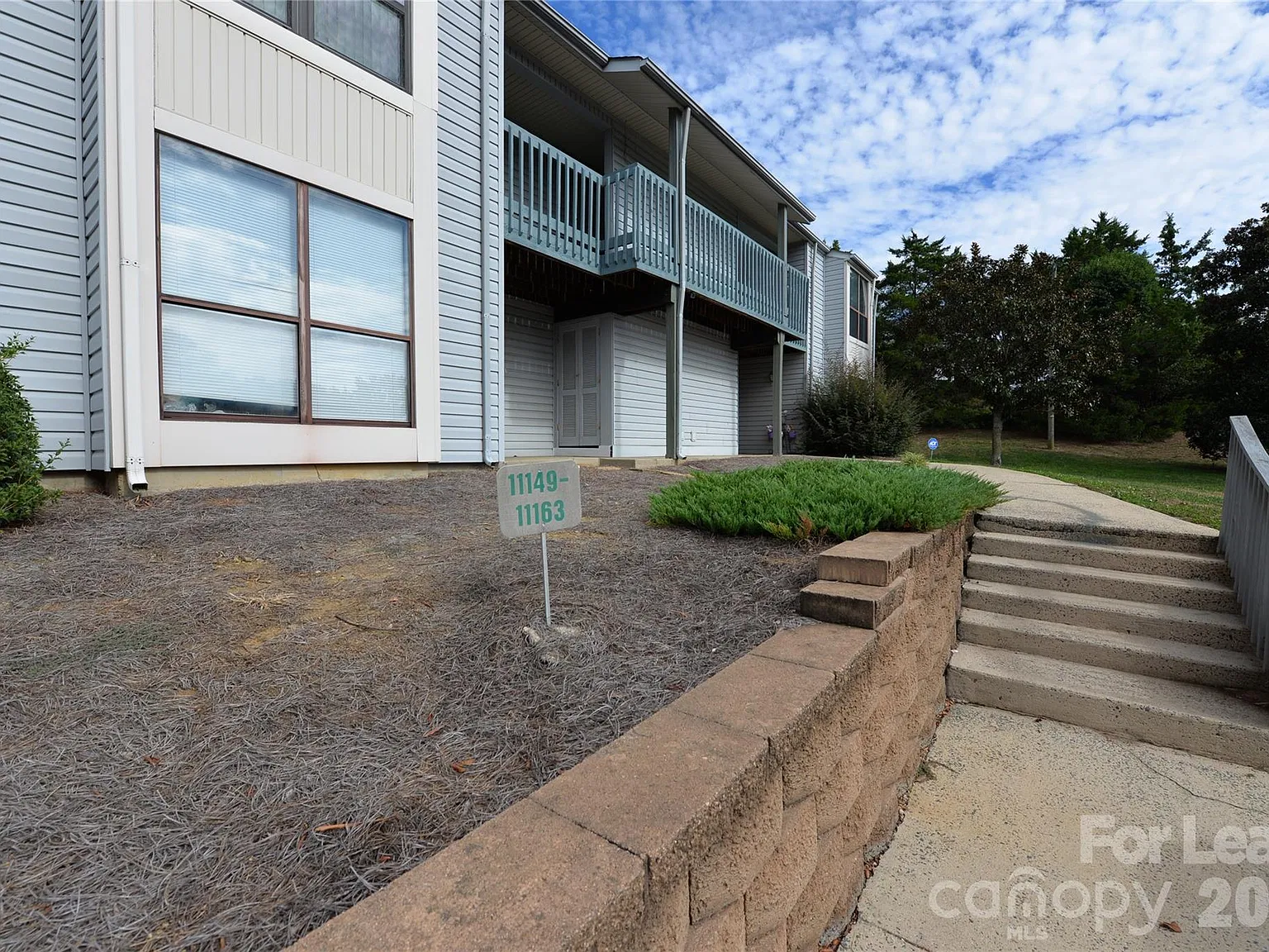 2 bed, 2.0 bath, 974 sqft, $1,350 — Photo 1