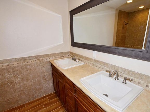 3rd image of 7922 N Paseo Del Norte