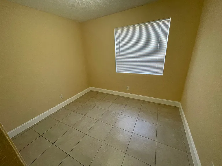 632 54th St — Photo 3