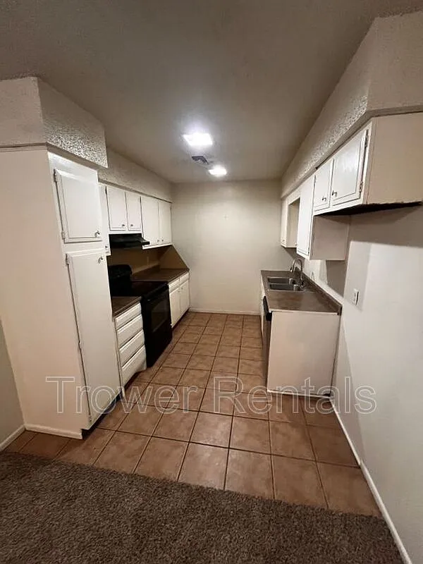 3 bed, 2.0 bath, 1559 sqft, $1,800 — Photo 4