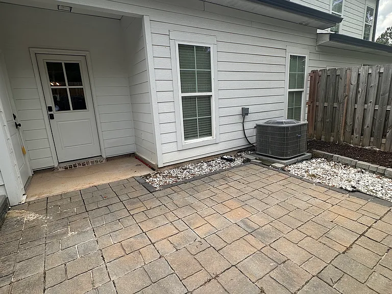 1960 Avenel Ln — Photo 12