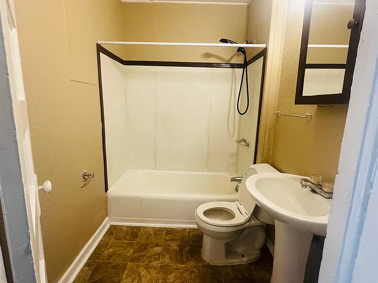 216 S Avenue I #1 — Photo 13
