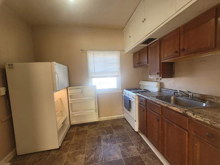 2nd image of 714 1/2 W 1st St #11314620