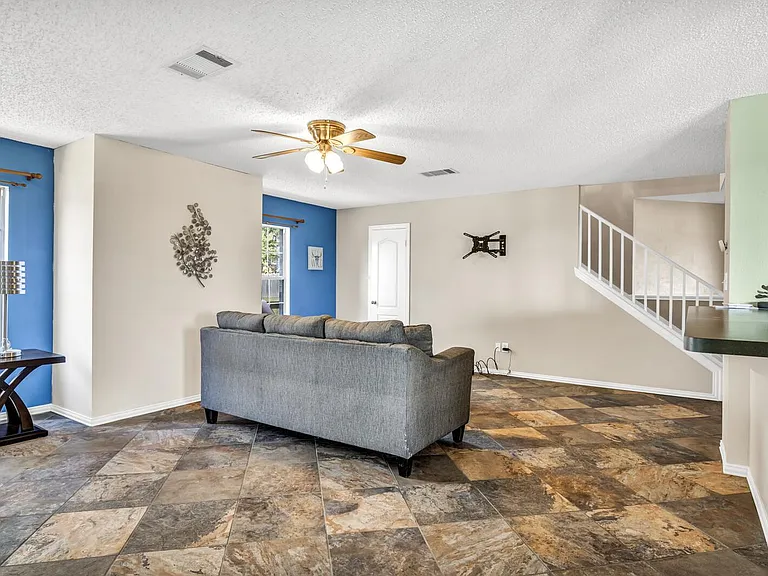 17627 Dansworth Dr — Photo 4