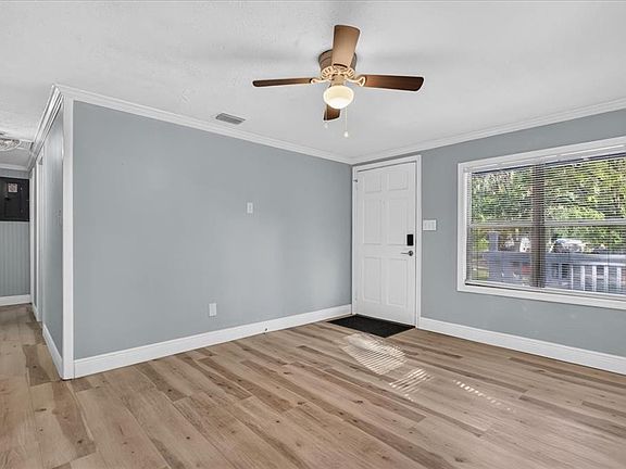 3rd image of 1315 NE 3RD AVENUE