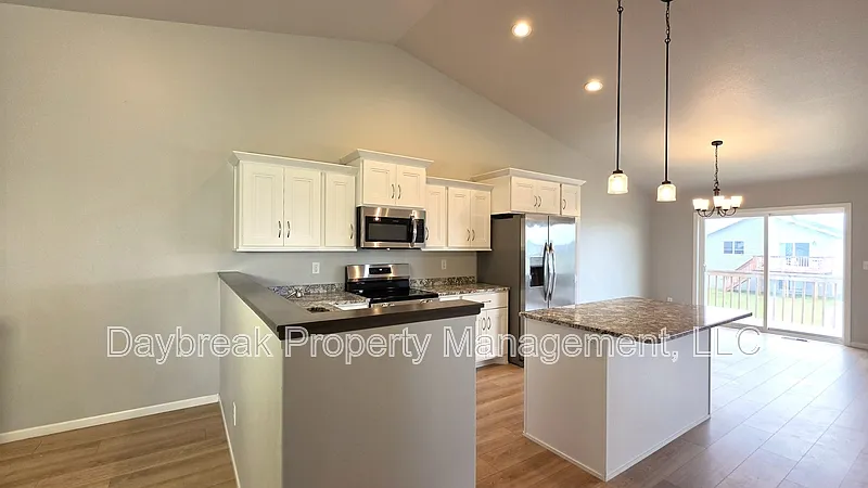 4 bed, 2.0 bath, $2,235 — Photo 2