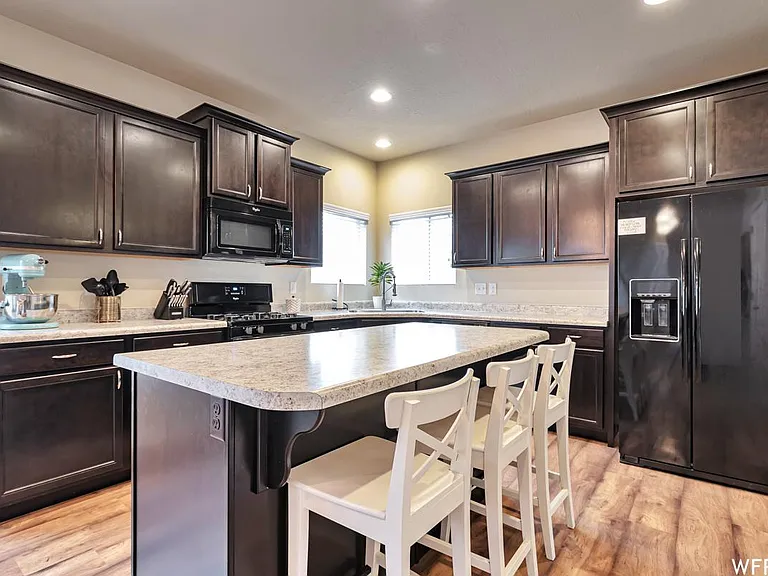 15222 S Republic Dr — Photo 4