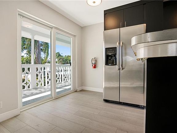 5th image of 2649 Lake Dr APT 1