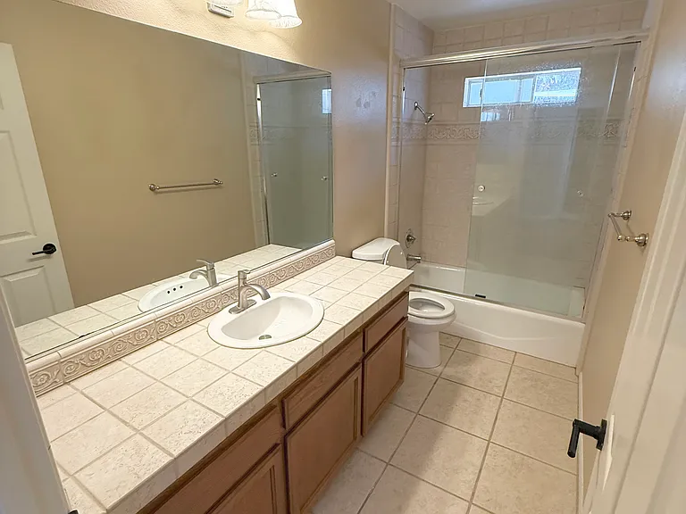 709 Bozanich Cir #B — Photo 15