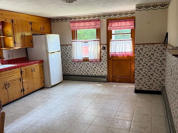 4th image of 412 Wilbraham Rd