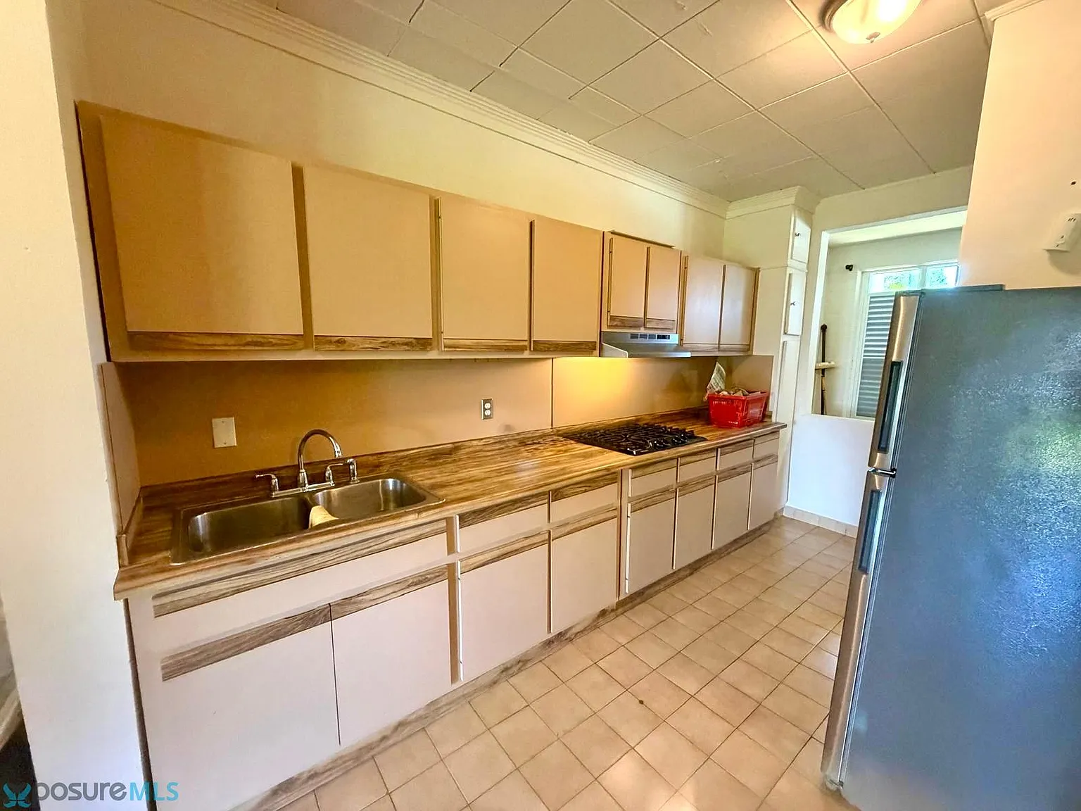 2 bed, 1.0 bath, 1600 sqft, $2,000 — Photo 2