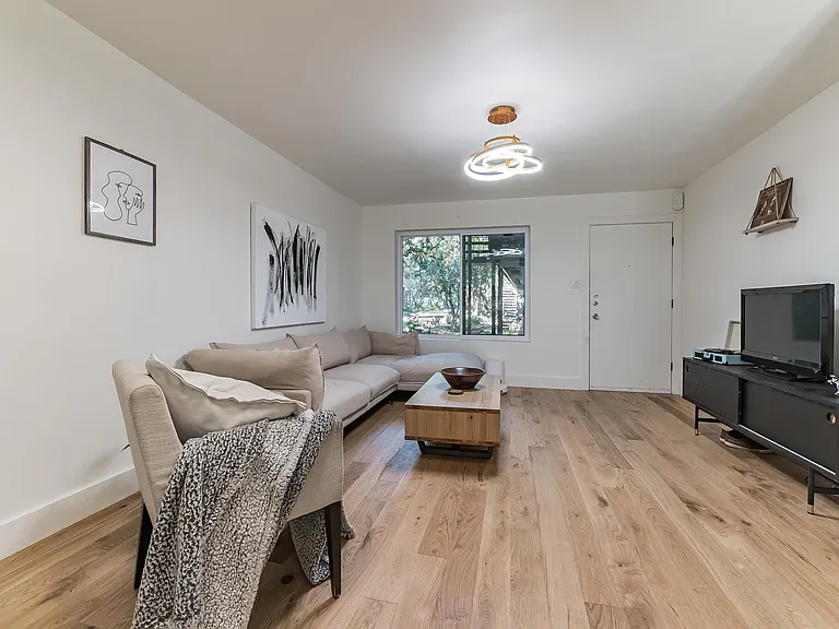 300 Crockett St #111 — Photo 4