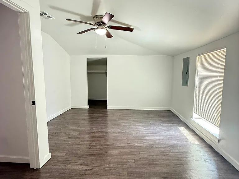 326 E Harmon Dr — Photo 9