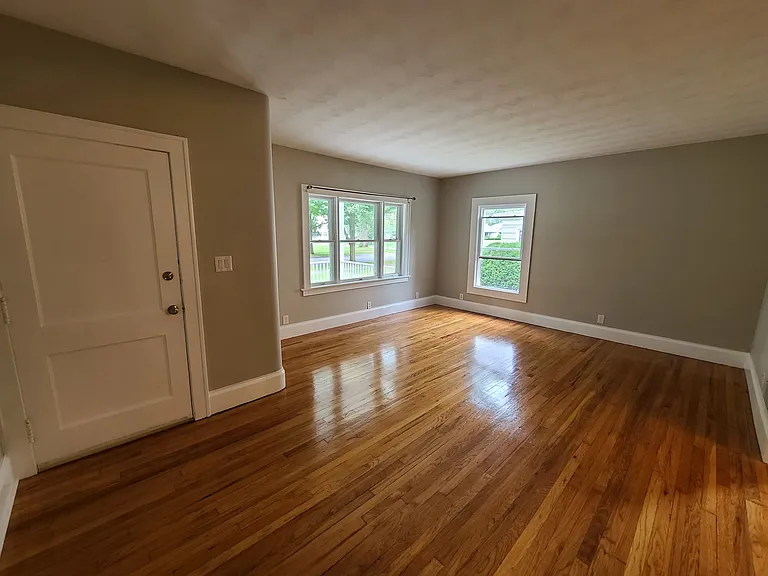 1114 N Madison St — Photo 2