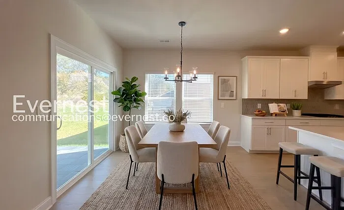 4 bed, 4.0 bath, 2768 sqft, $2,645 — Photo 3