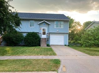 195 Parkview Ct, North Liberty, IA 52317