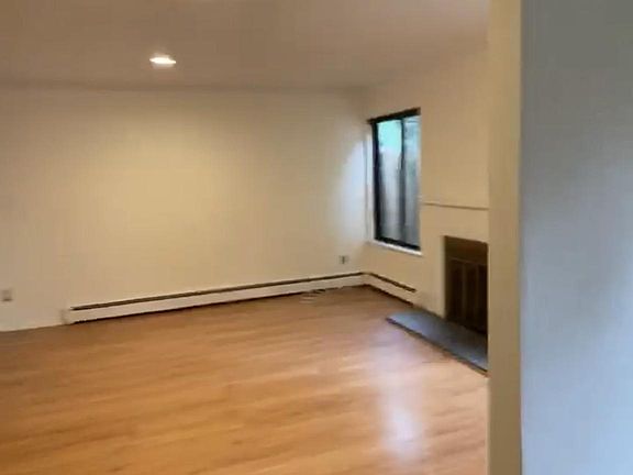 5th image of 109 Brush Hollow Ln #109