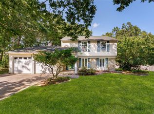 26 Chelsea Dr, Mount Sinai, NY 11766