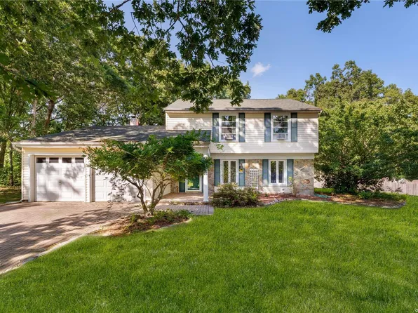 26 Chelsea Drive, Mount Sinai, NY 11766