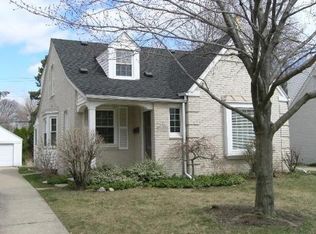 1022 Roslyn Rd, Grosse Pointe Woods, MI 48236