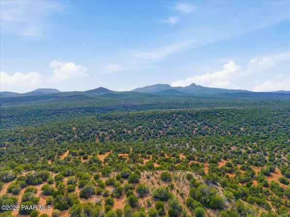 918 Wolf Rd, Ash Fork, AZ 86320