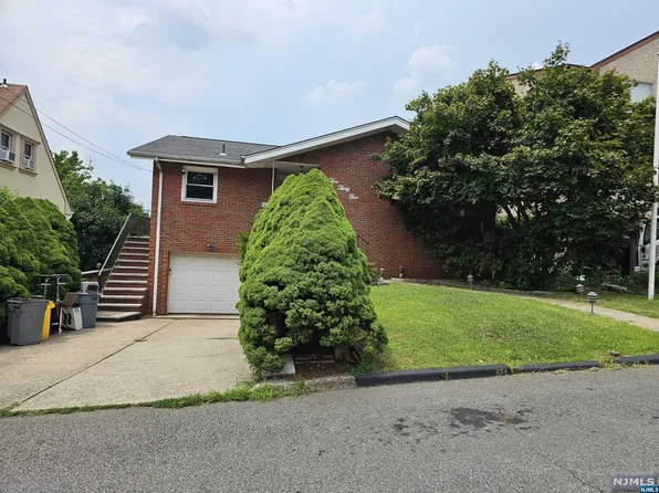 535 4th St, Palisades Park, NJ 07650