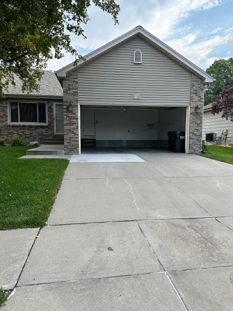 1st image of 926 Newport Blvd