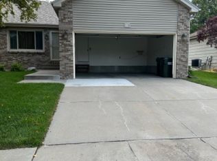 926 Newport Blvd, Lincoln, NE 68521