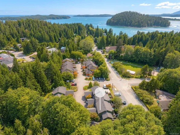 301 Arnet Rd #6, Tofino, BC V0R 2Z0