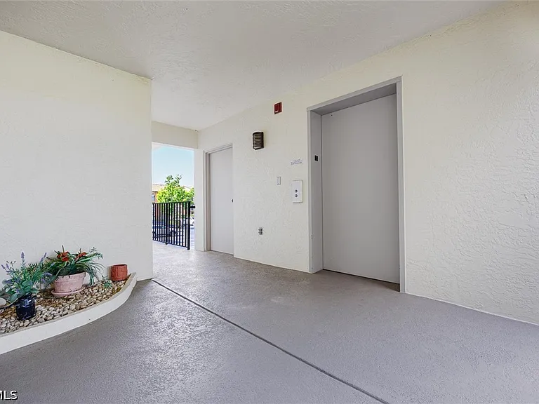 16200 Bay Pointe Blvd #206 — Photo 2