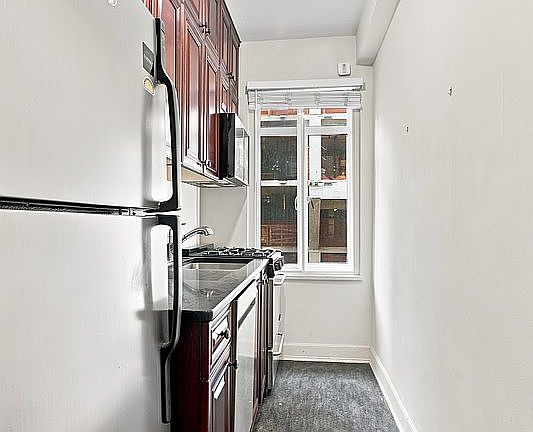 5th image of 20 E 35th St APT 9D