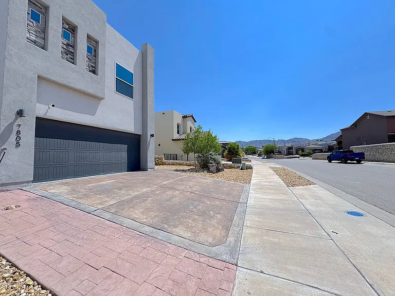 7805 Enchanted View Dr — Photo 2