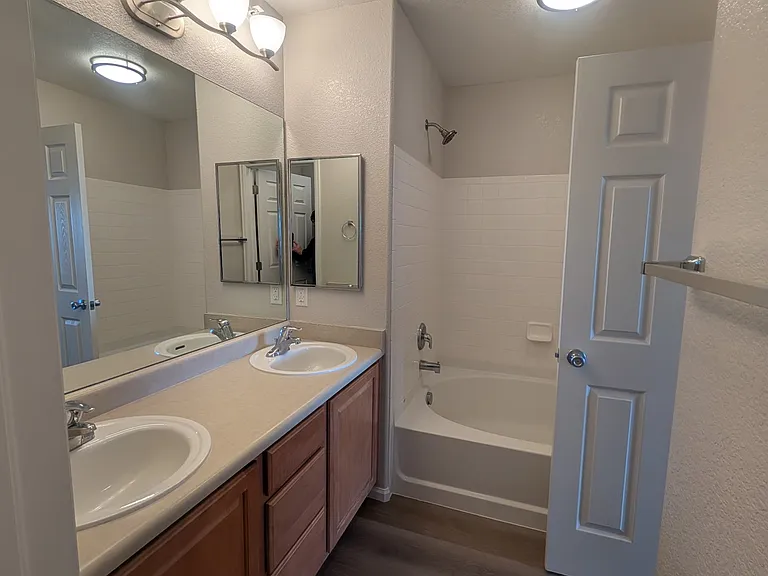 452 Black Feather Loop — Photo 17