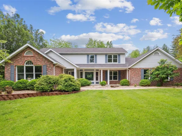 11 Forest Hills Dr, Washington, MO 63090